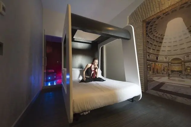 Superior Tek Büyük Yataklı Oda (iCube)