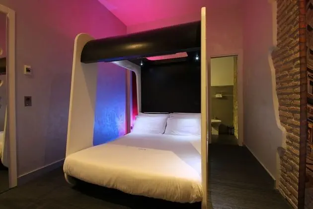 Superior Tek Büyük Yataklı Oda (iCube)