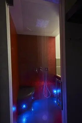 Superior Tek Büyük Yataklı Oda (iCube)