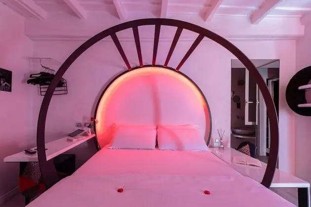 Superior Tek Büyük Yataklı Oda (iTube)