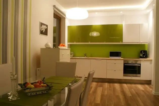 Odada yemek servisi