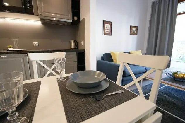 Odada yemek servisi