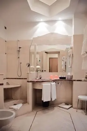 Büyük Yataklı Tek Kişilik Oda