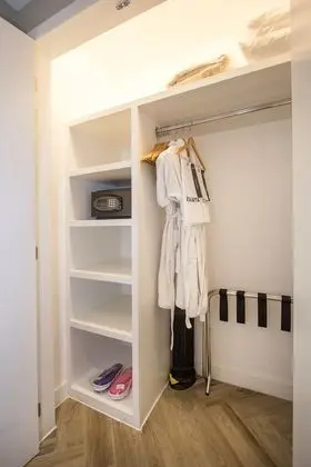 Super Saver, 1 King Bed