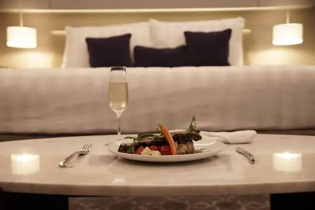 Super Saver, 1 King Bed