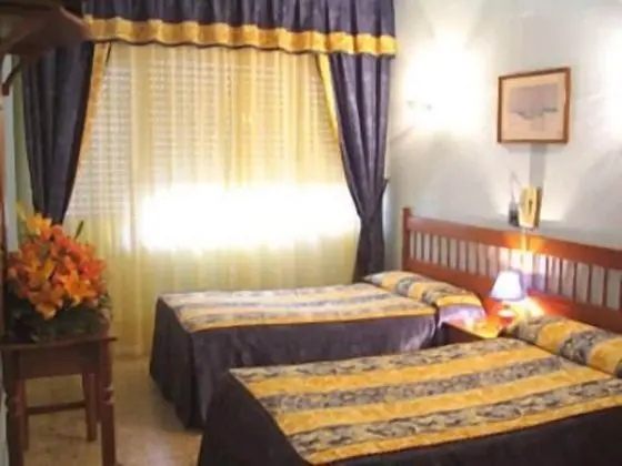 Büyük Yataklı Tek Kişilik Oda