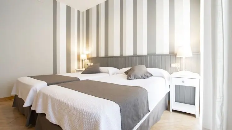 Superior Tek Büyük veya İki Ayrı Yataklı Oda