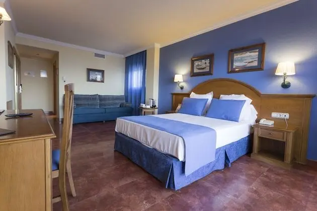 Superior Oda, Teras (2 adults + 2 children)