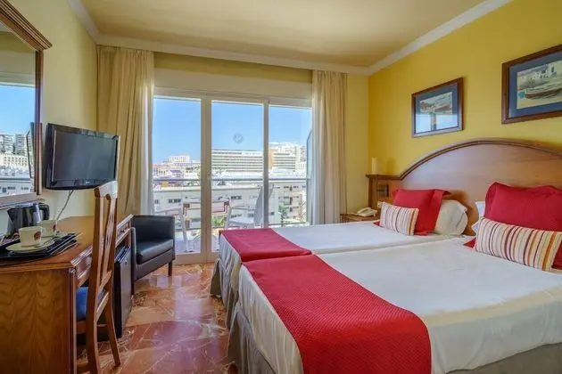Tek Büyük Yataklı Oda, Teras, Kısmi Deniz Manzaralı (2 adults + 1 child)