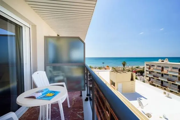 Tek Büyük Yataklı Oda, Teras, Kısmi Deniz Manzaralı (2 adults + 1 child)