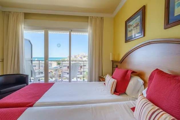 Tek Büyük Yataklı Oda, Teras, Kısmi Deniz Manzaralı (3 adults)