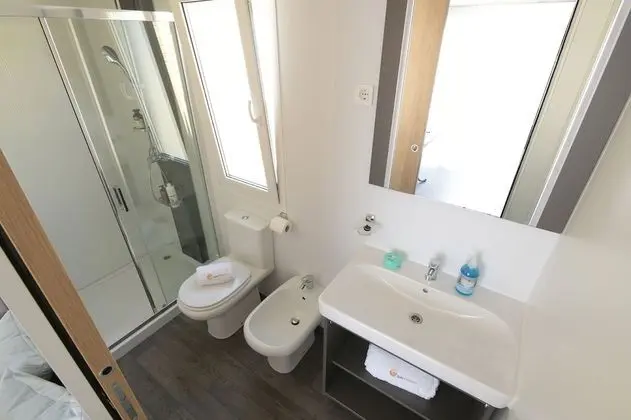 Executive Karavan, Havuz Kenarı