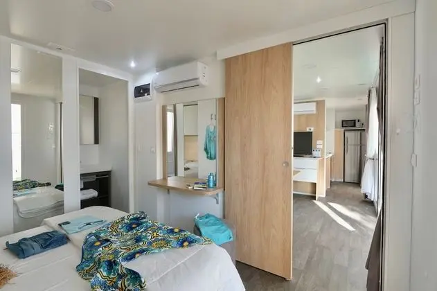 Executive Karavan, Plaj Kenarı