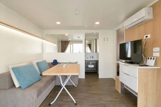 Executive Karavan, Plaj Kenarı