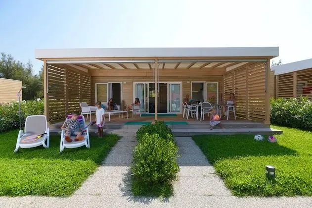 Executive Karavan, Plaj Kenarı