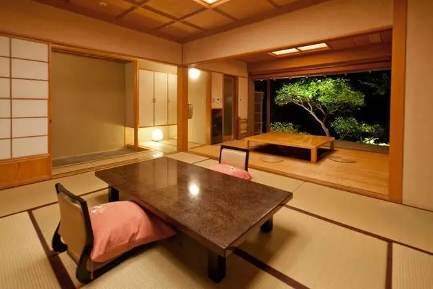 Traditional Oda, Sigara İçilmez (Premium, Open-Air Bath, Meal at Room)