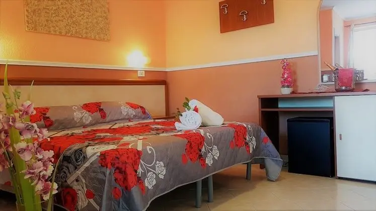 Üç Kişilik Oda