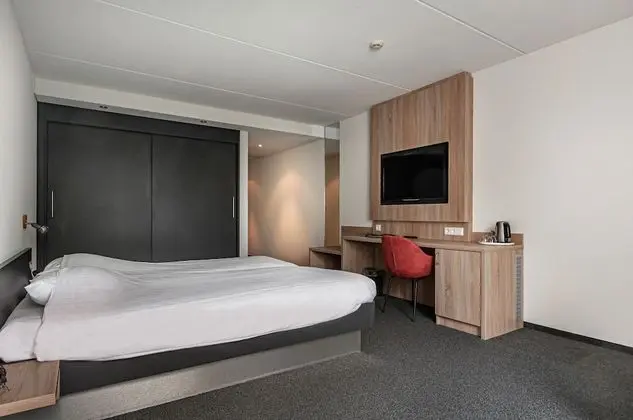 Standard Oda, Sıcak Su Havuzu