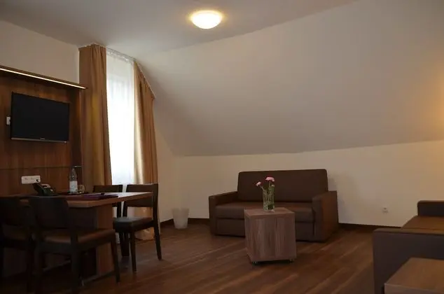 Üç Kişilik Oda
