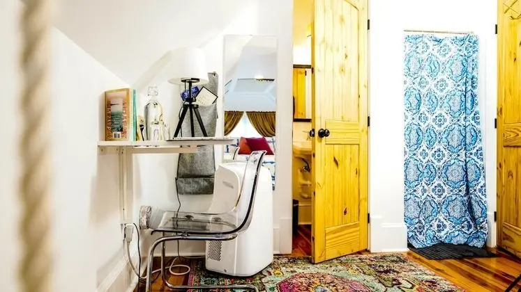 The Love Shack with Swinging bed