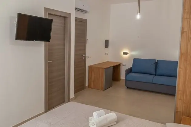 Basic Oda, 1 Çift Kişilik Yatak ve Çekyat