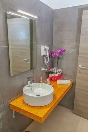 Basic Oda, 1 Çift Kişilik Yatak ve Çekyat