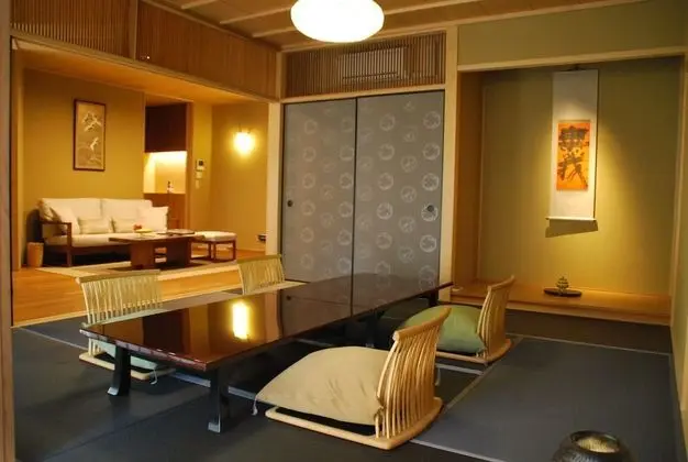 İki Ayrı Yataklı Oda (Two Semidouble Beds)