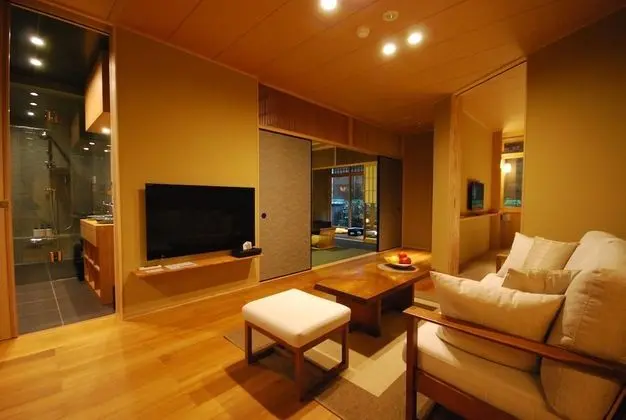 İki Ayrı Yataklı Oda (Two Semidouble Beds)