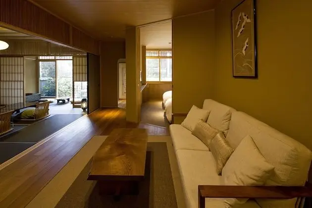 İki Ayrı Yataklı Oda (Two Semidouble Beds)