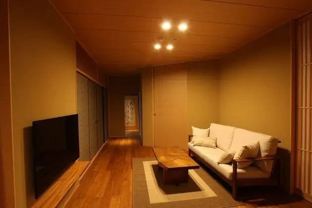 İki Ayrı Yataklı Oda (Two Semidouble Beds)