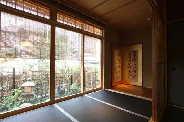 İki Ayrı Yataklı Oda (Two Semidouble Beds)