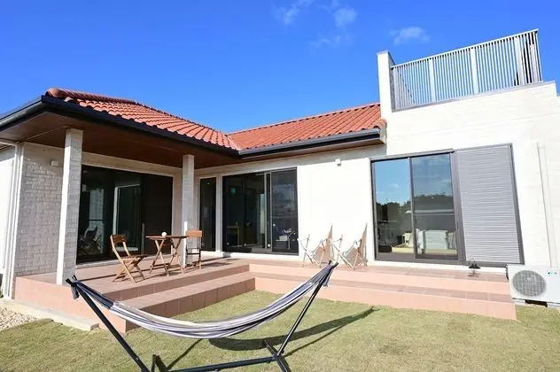 Ev (Private Vacation)