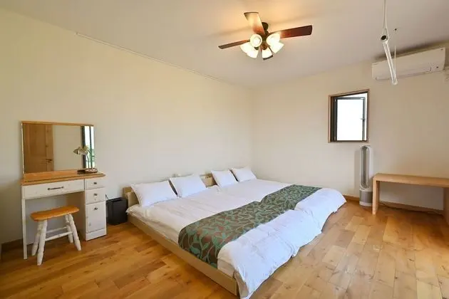 Ev (Private Vacation)