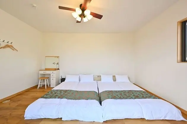 Ev (Private Vacation)