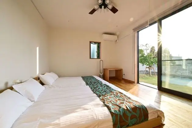 Ev (Private Vacation)