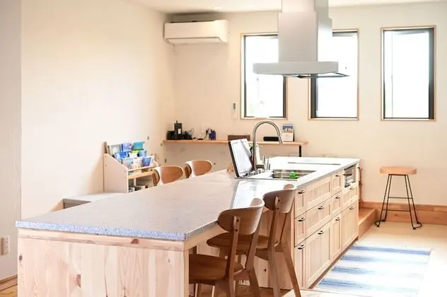 Ev (Private Vacation)