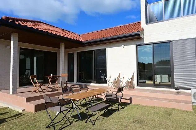 Ev (Private Vacation)