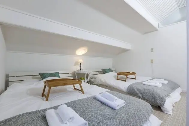Ev (Private Vacation)