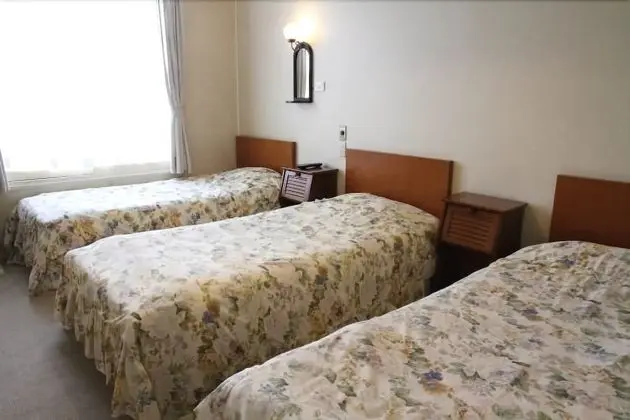 Üç Kişilik Oda