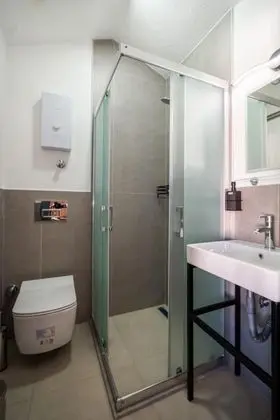 Üç Kişilik Oda,deniz Manzaralı,balkon Veya Teraslı