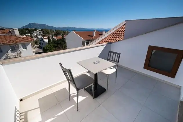 Üç Kişilik Oda,deniz Manzaralı,balkon Veya Teraslı