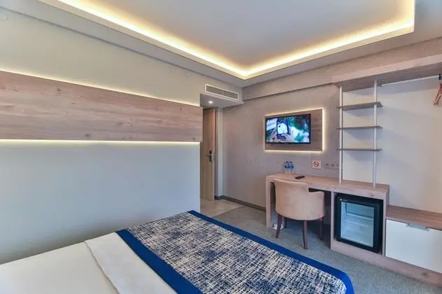 Standart Oda, Deniz veya Kara Manzaralı, Balkonlu