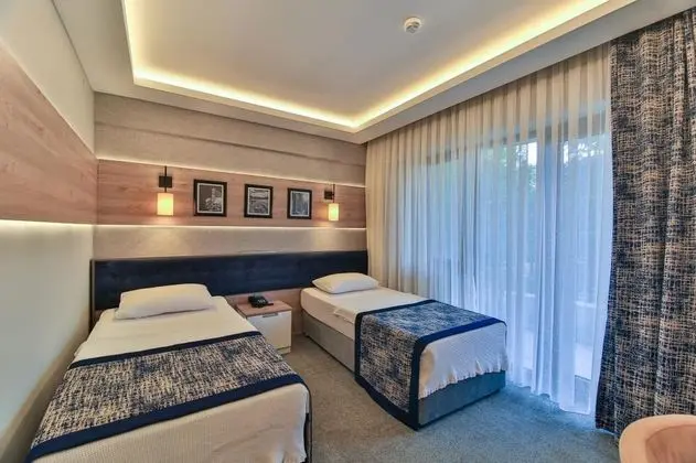 Twin, Deniz veya Kara Manzaralı, Balkonlu