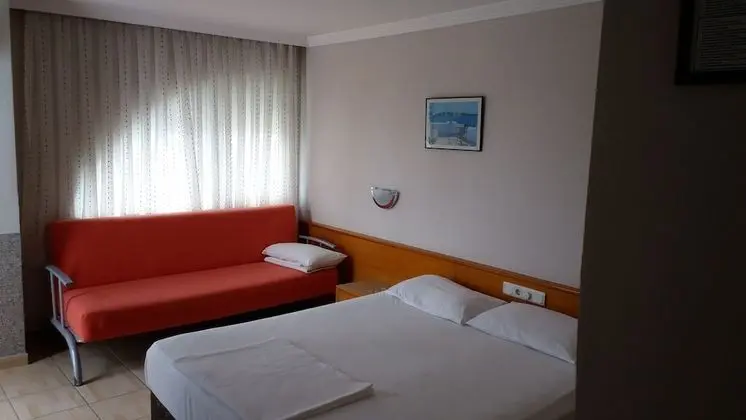 Üç Kişilik Oda