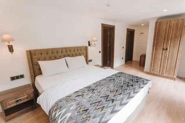 Çift Kişilik, Dağ Manzaralı