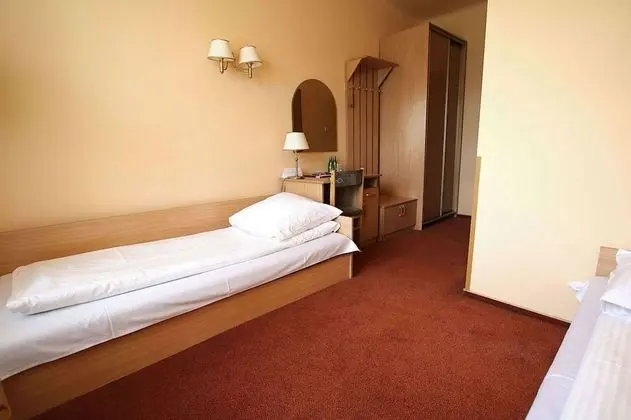 Basic Tek Büyük Yataklı Oda