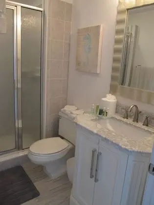 Büyük Yataklı Tek Kişilik Oda