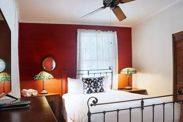 Island City House Queen Suite