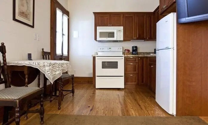 Island City House Queen Suite