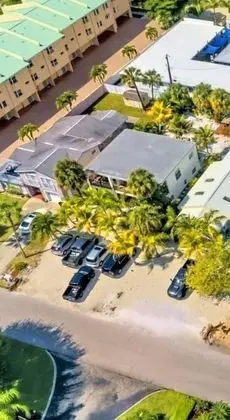 Daire (Island Dreams Sunset Suite #3)